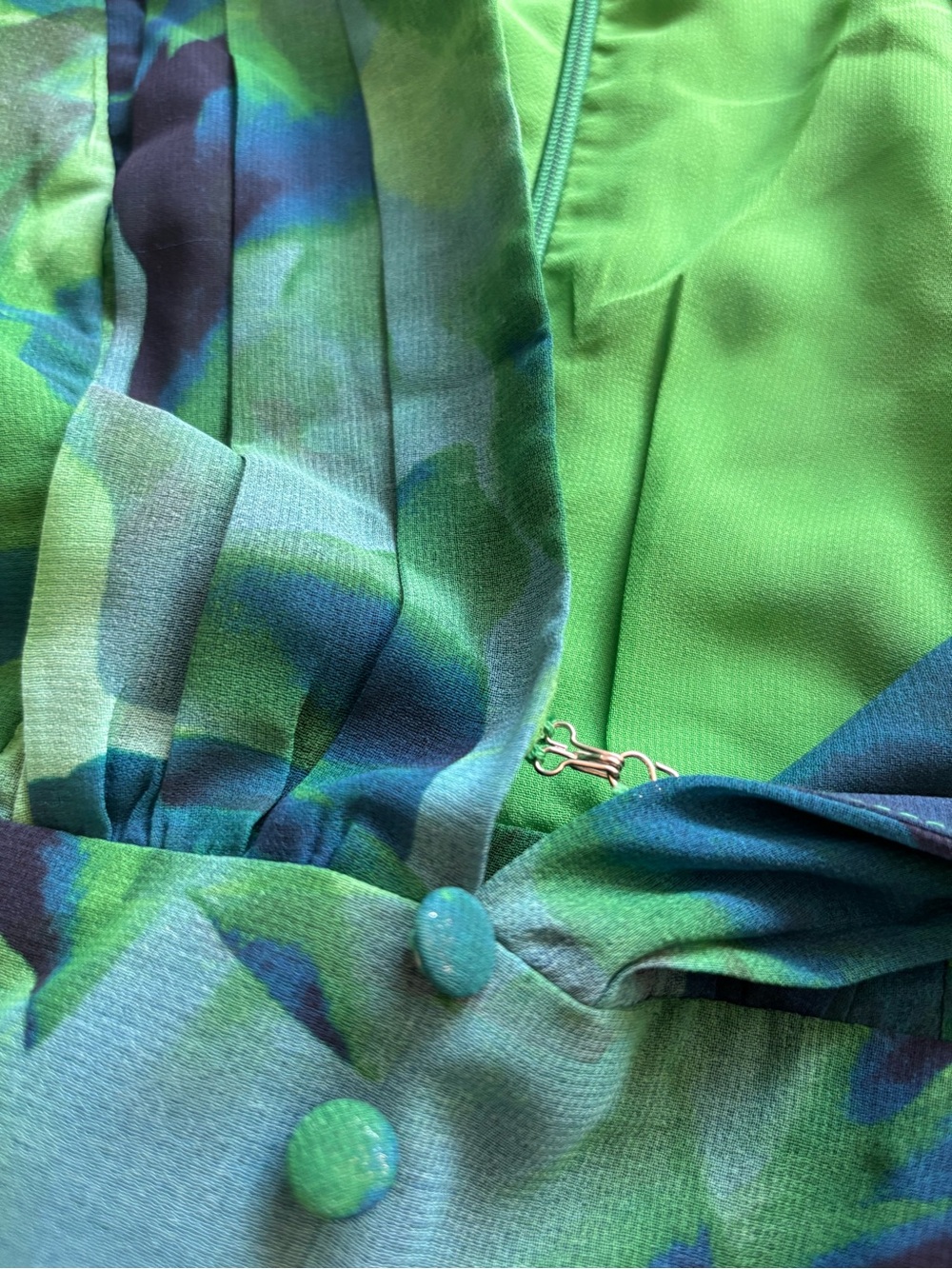 Runaway The Label Sari Green Maxi Dress V Neck Flutter Sleeve Front Slit Size L - Picture 10 of 11